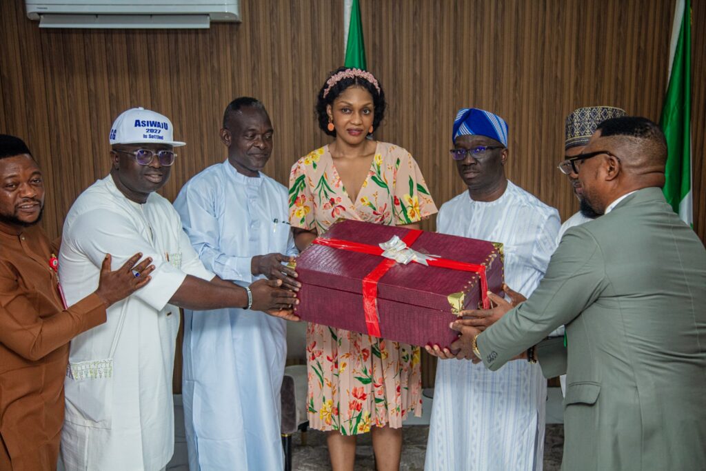 His Royal Majesty, the Oba of Benin, presents a symbolic royal gift to Governor Okpebholo during a formal ceremony in Benin City.