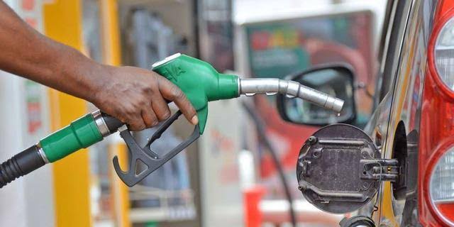 Fuel pump displaying high petrol price as Nigerians react to Tinubu’s new 15% import tariff in 2025